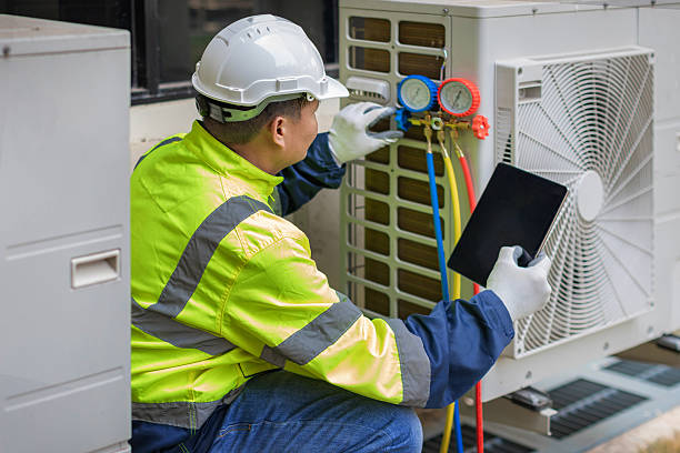 Professional Air Conditioning Repair technician working in Melrose, NM